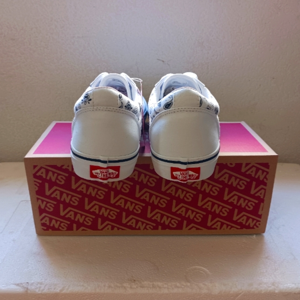 Vans - Picture 3 of 4